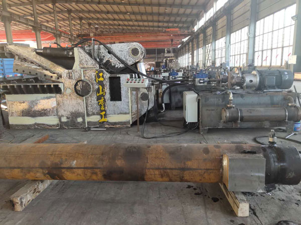 鱷魚(yú)式剪切機(jī)